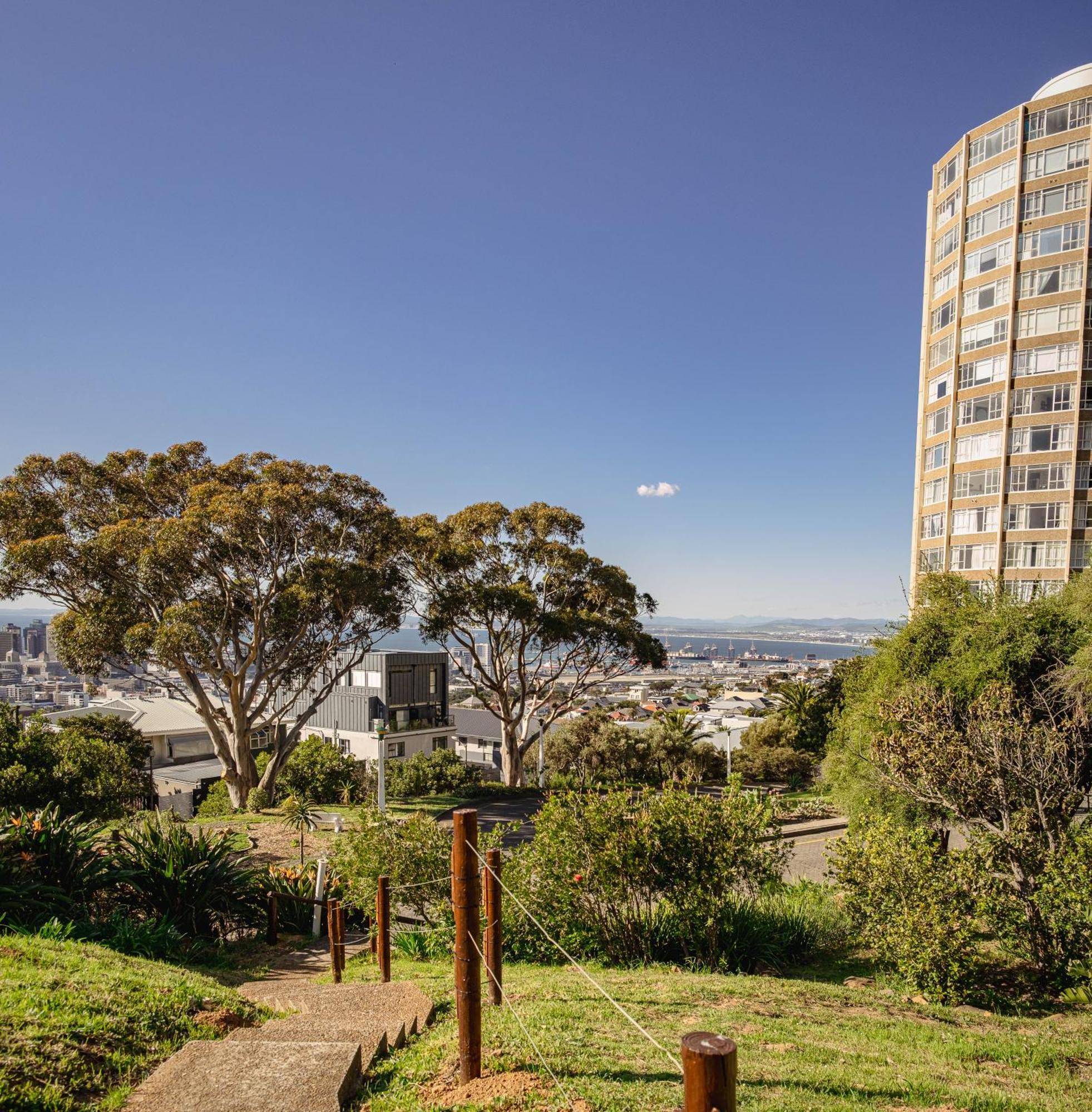 Apartment Luxury 1bdrm With A View! *
